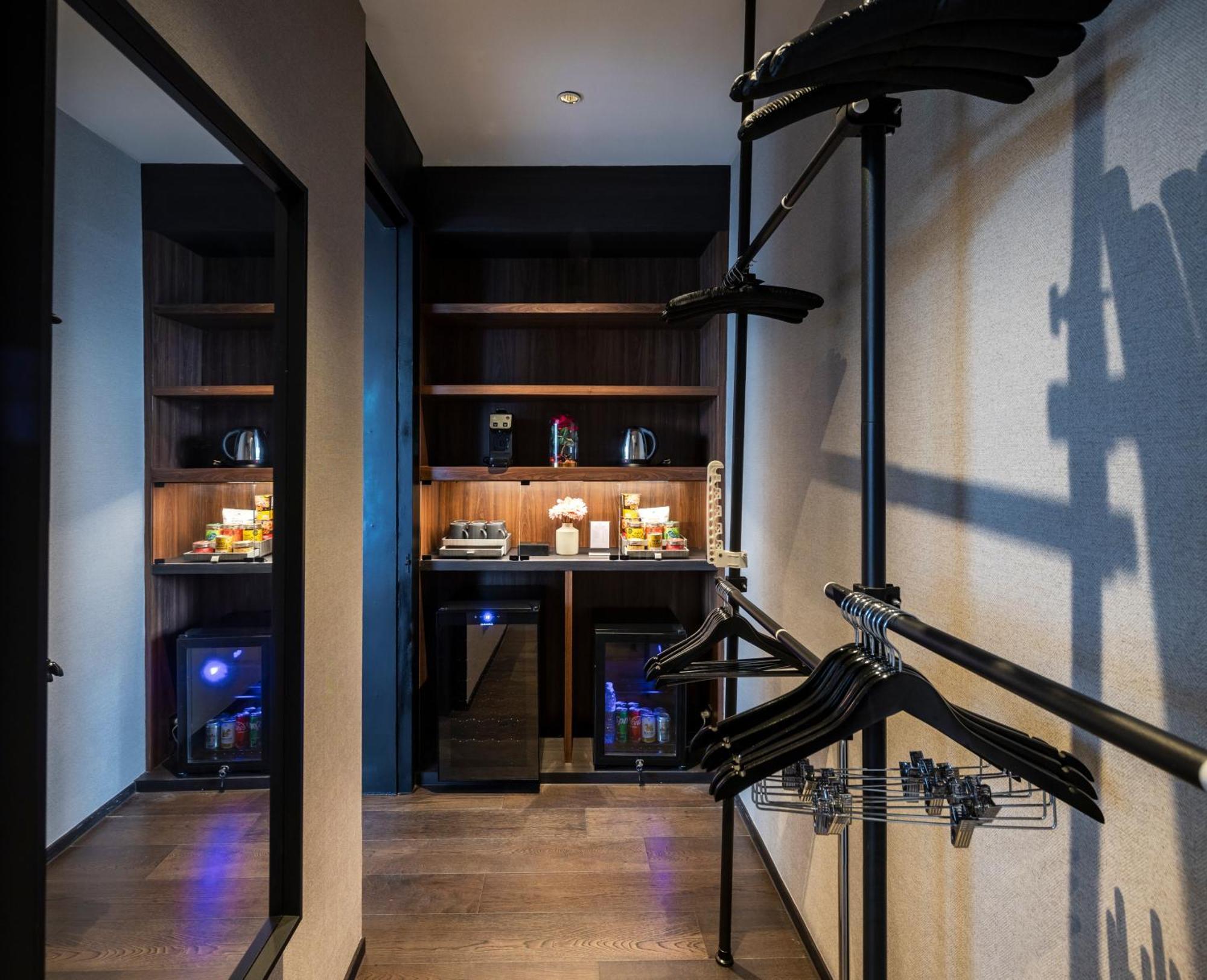 Walton Suites Sukhumvit Bangkok Luaran gambar